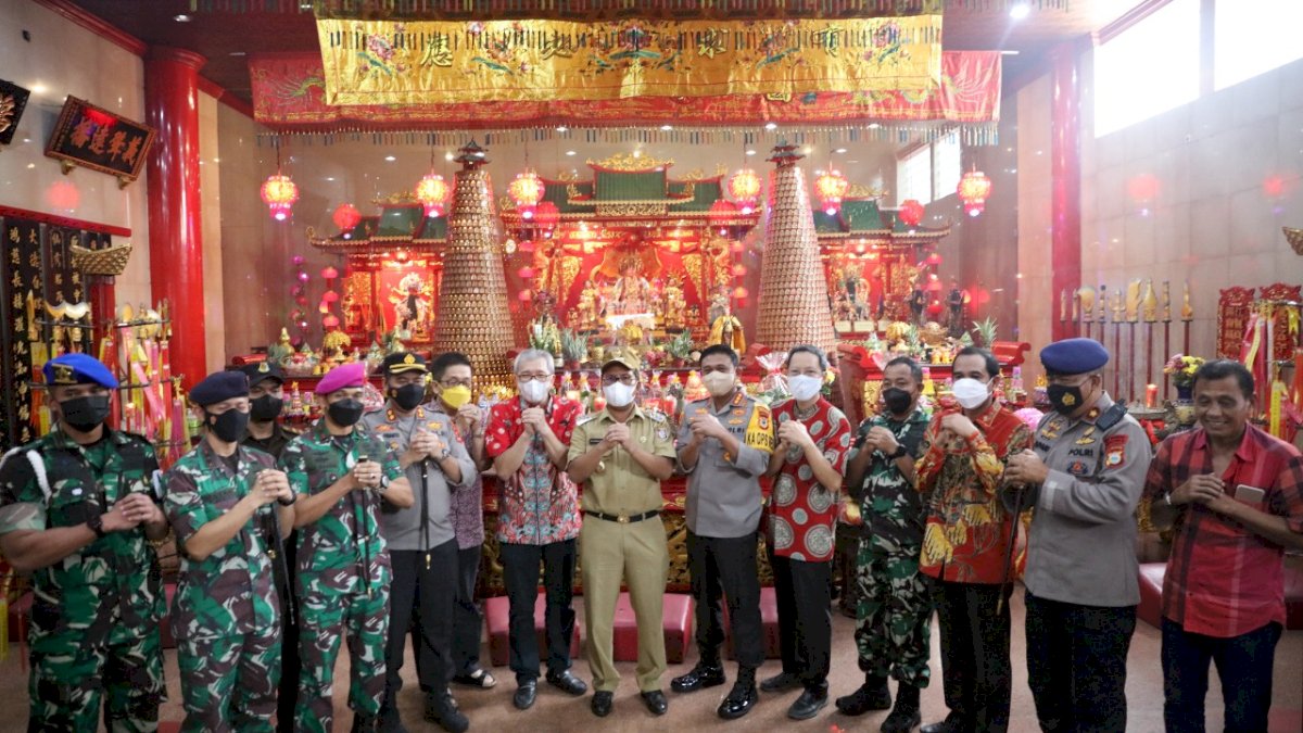 Bersama Forkopimda Makassar, Wali Kota Danny Kunjungi Tiga Klenteng di Kecamatan Wajo