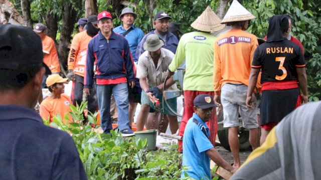 Aksi Gotong Royong Perbaikan Akses Jalan Menuju Kelurahan Lakkang (Ist) 