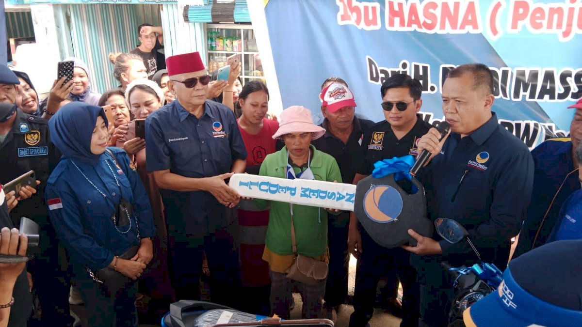 Tangisan Penjual Kue di Parepare Pecah Usai Diantarkan Motor dari Rusdi Masse