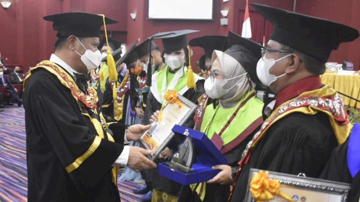 Rektor UNM Beberkan Capaian Luar Biasa UNM Masuk 3 Besar SDM Terbaik se-Indonesia Pada Wisudawan Periode Februari 2022