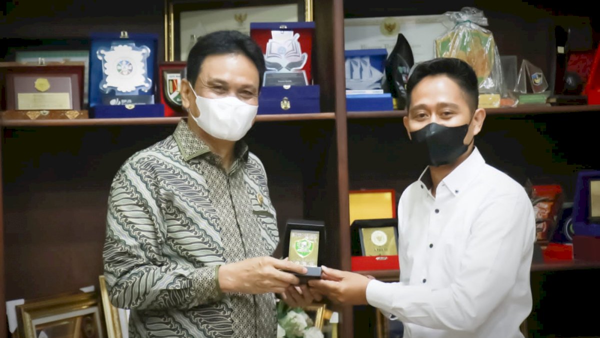 Serahkan Bantuan Dampak Covid-19, Bupati Barru Apresiasi Inisiatif Alfamart