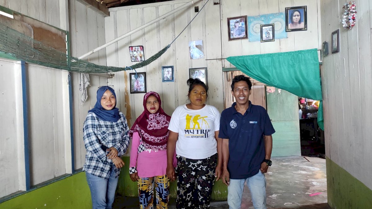 Petugas BRI Penyalur Bansos Tak Putus Asa Salurkan Bantuan di Daerah Terpencil