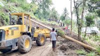 Plt Gubernur Sulsel Kirim Bantuan ke Korban Longsor di Sinjai