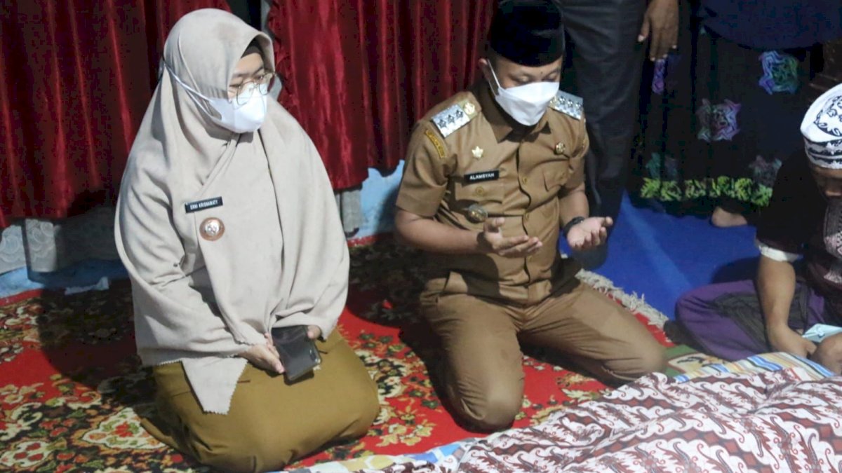 Camat Tallo Melayat ke Rumah Ketua RW III Wala-walaya