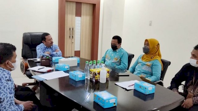Sekda Kota Makassar, M Ansar, bersama Ketua Bawaslu Makassar (Ist) 