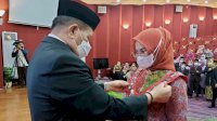 Rektor UNM Lantik Sejumlah Pejabat dan Beri Sumpah PNS Lingkup UNM