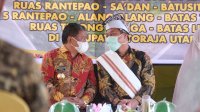 Plt Gubernur Sulsel Serahkan Rp20 Miliar Untuk Pemkab Toraja Utara