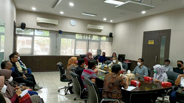 Rapat Monitoring dan Evaluasi (Monev) program strategis dinas PU Makassar Tahun Anggaran 2022 di ruang rapat Kepala dinas PU Kota Makassar (Ist) 