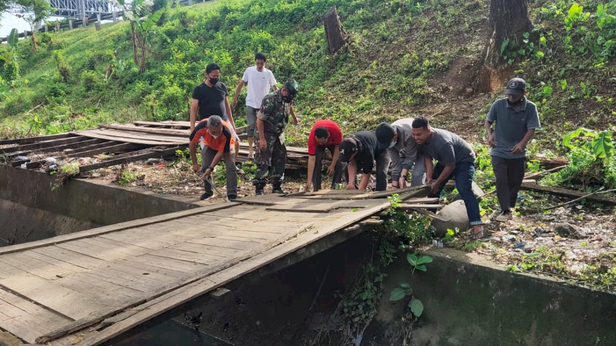 Sekcam Tallo Pimpin Giat Rutin Kerja Bakti di Kelurahan Rappokalling