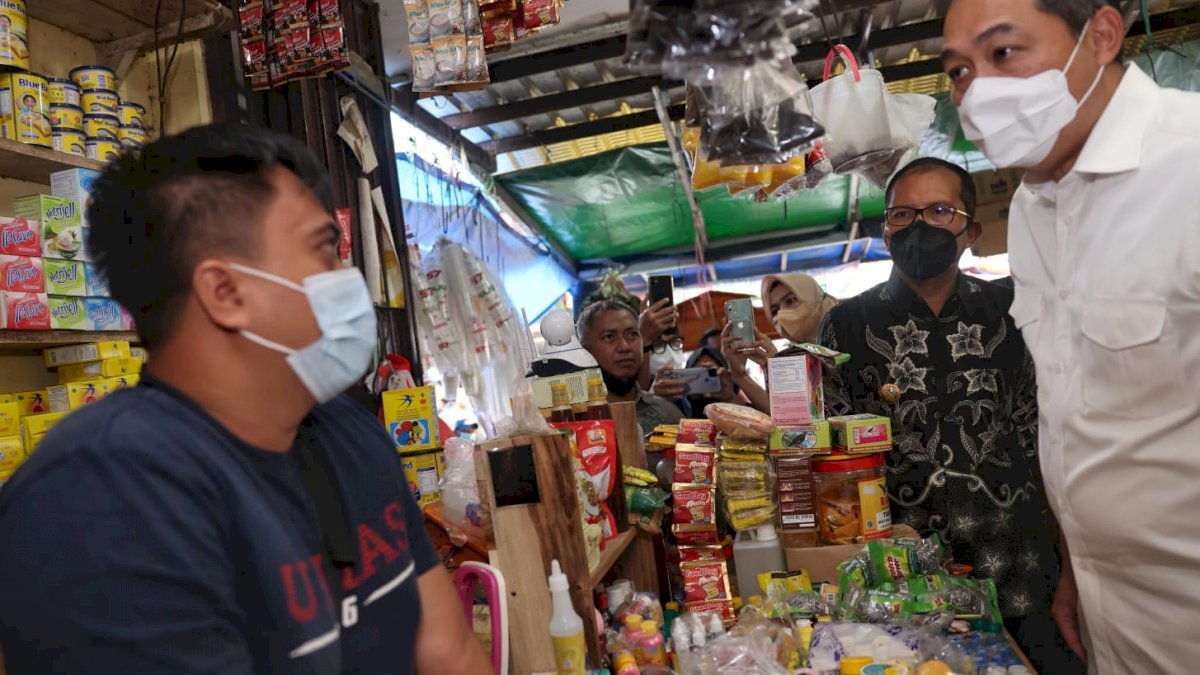 Dicari DPR, Mendag Lutfi Terlihat Ngopi di Warung Kopi Makassar