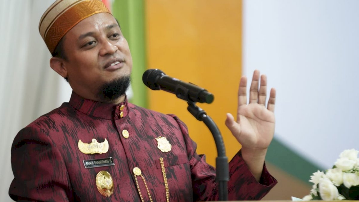 Andi Sudirman Serahkan Mobil Bantuan Dari Bank Sulselbar ke Pemda Sidrap