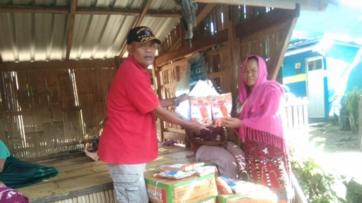 Wakil Ketua DPRD Jeneponto Beri Bantuan Bibit Jagung Untuk Petani