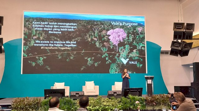 Presiden Direktur PT Vale Indonesia, Febriany Eddy dalam Simposium Forum Keberlanjutan PT Vale di Hotel Claro Makassar, Selasa, 22 Maret 2022 (Sri Wahyudi Astuti / sulselsatu.com)