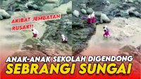 VIDEO: Gegara Jembatan Jebol, Anak-anak Sekolah Digendong Sebrangi Sungai