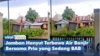 VIDEO: Waduh, Jamban Hanyut Terbawa Air Banjir Bersama Pria yang Sedang BAB