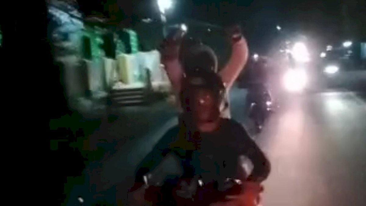 Beredar Video Diduga Kelompok Geng Motor Ugal-Ugalan di Jeneponto Bawa Busur
