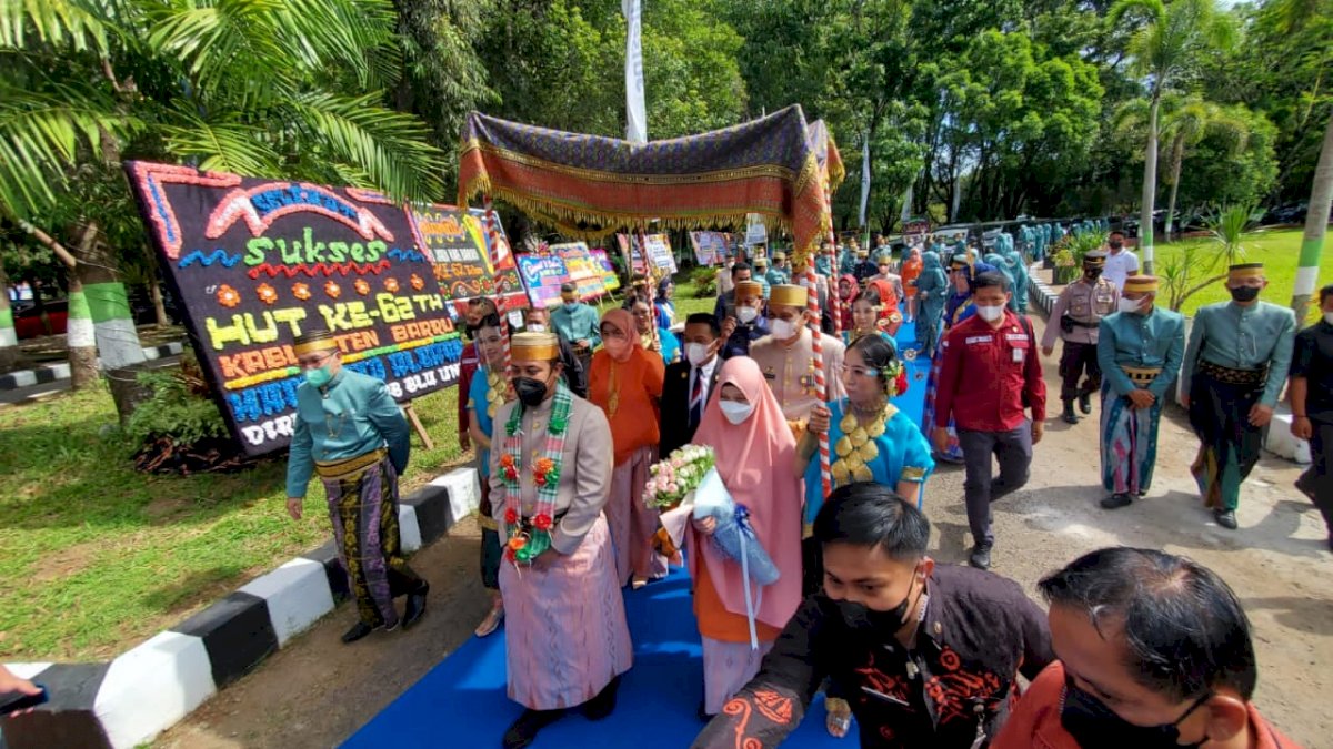 Plt Gubernur dan Sekprov Sulsel Kompak Hadiri Perayaan HUT Barru