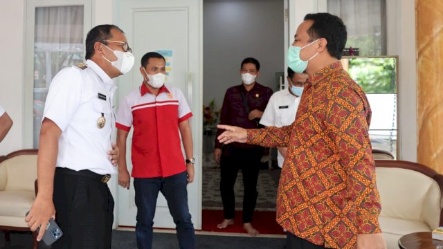 Wali Kota Makassar Moh Ramdhan Pomanto (Danny Pomanto) menemui Plt Gubernur Sulsel Andi Sudirman Sulaima di rumah jabatan wakil gubernur Sulsel, jalan Yusuf Daeng Ngawing, Rabu (Ist) 