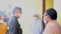 Kunjungi Warga Peraih Rumah Impian, Taufan Pawe Beri Bantuan Meja dan Kursi