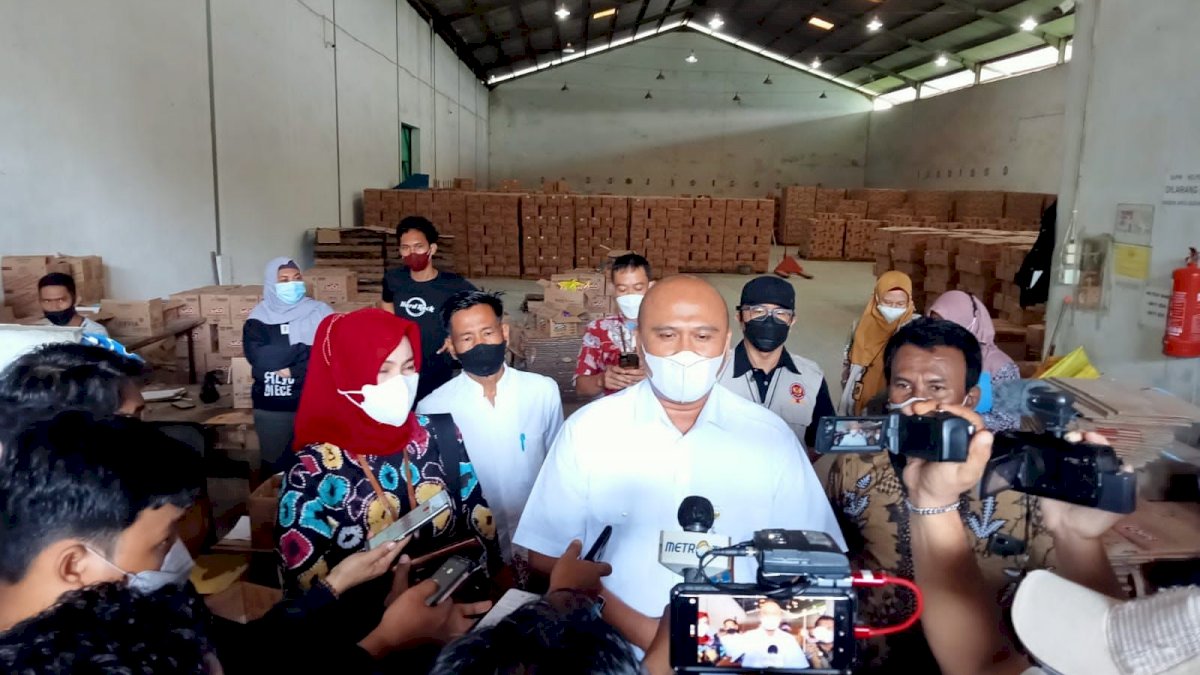 KPPU Bersama Disdag Sulsel Pantau Gudang Distributor Minyak Goreng di Makassar, Ini Temuannya