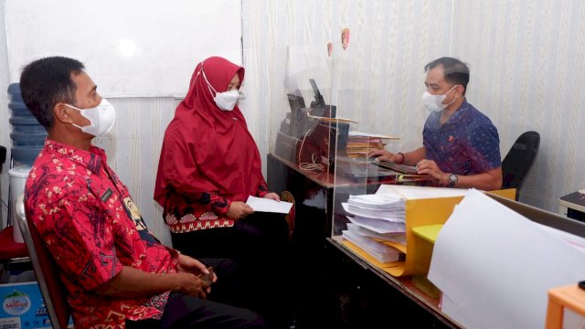 Kepala Dinas Pariwisata dan Kebudayaan Kabupaten Gowa, Andi Tenriwati Tahri selaku penanggungjawab Kawasan Museum Balla Lompoa dan Istana Tamalate melapor ke Polres Gowa atas dugaan perusakan kawasan Museum Balla Lompoa, Kamis, 10 Maret 2022 (dok. Pemkab Gowa)