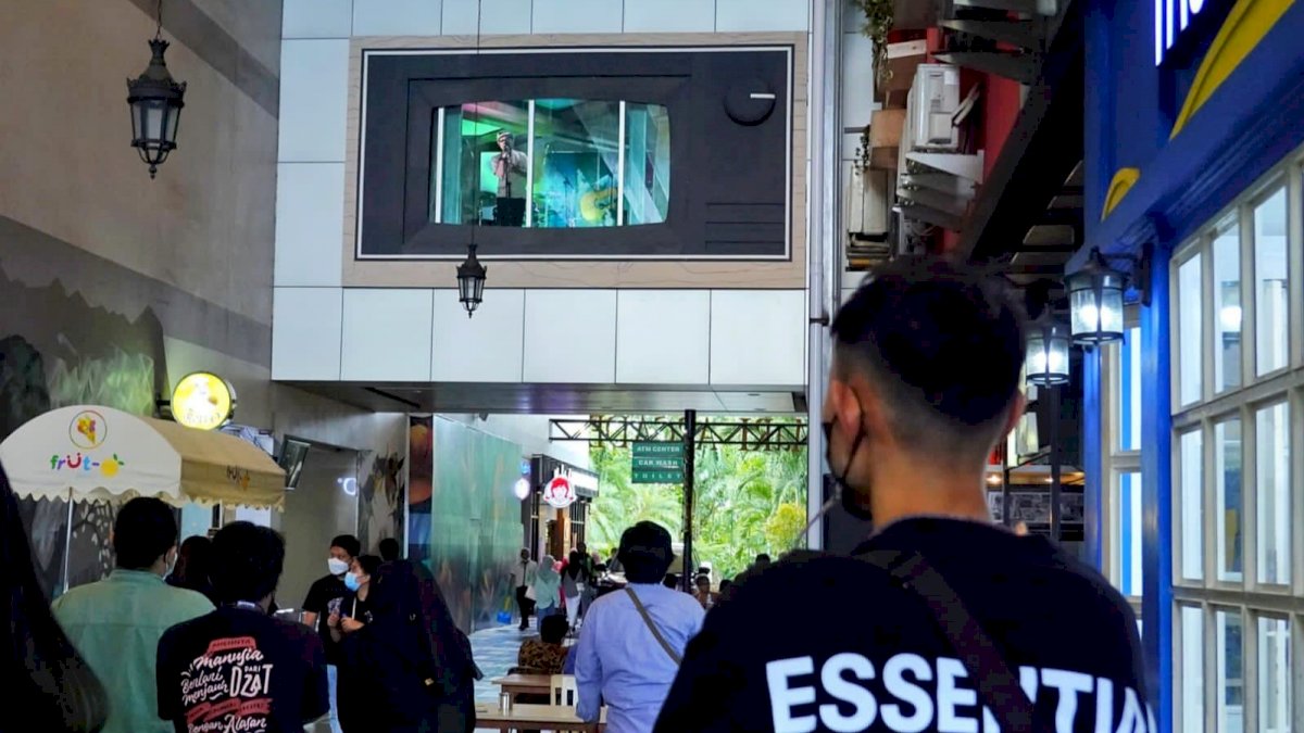 Gelas-gelas Kaca Bentuk Mal Ratu Indah dan Prolog Studio Peringati Hari Musik Nasional