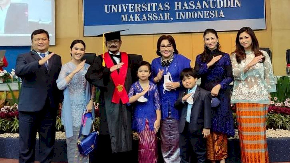 Menteri Asal NasDem Resmi Raih Gelar Profesor Kehormatan di Unhas