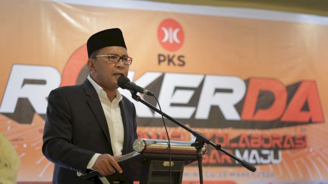 Wali Kota Makassar, Danny Pomanto menyampaikan sambutan dalam Raker yang digelar PKS Kota Makassar (Ist) 