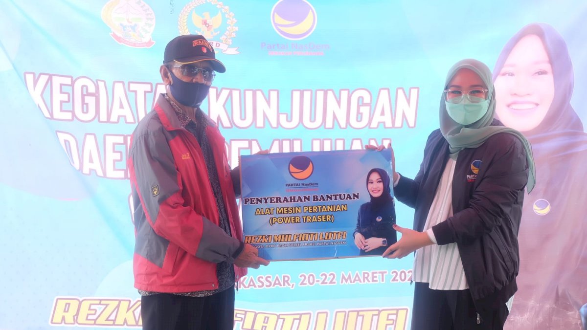 Kundapil di Bulurokeng, Rezki Mulfiati Serahkan Bantuan Alat Pertanian