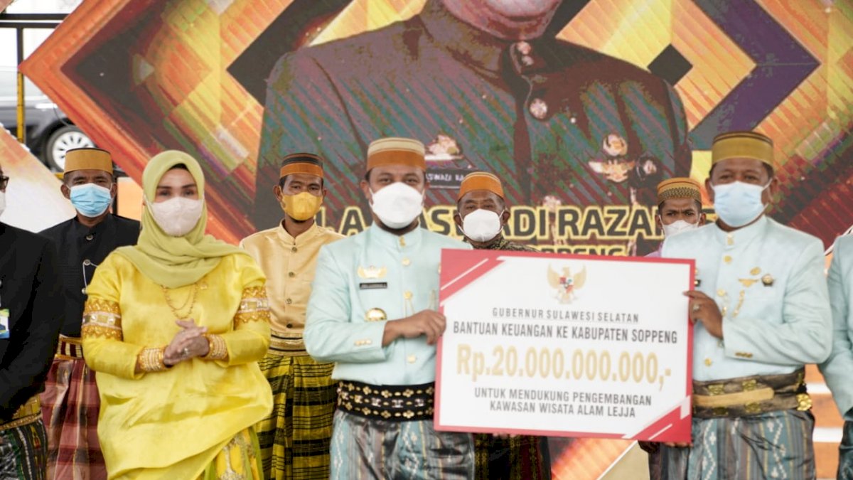 Gubernur Sulsel Beri Rp20 Miliar Bantuan Keuangan ke Pemkab Soppeng