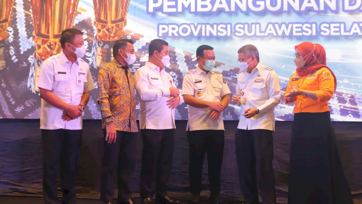 Taufan Pawe Antar Kota Parepare Raih Penghargaan Pembangunan Terbaik
