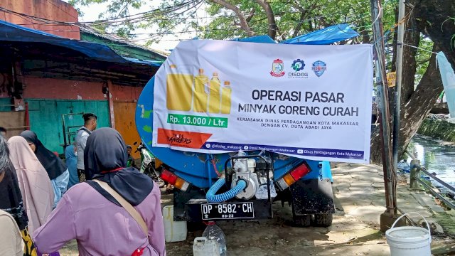Disdag Makassar Gelar Operasi Pasar Minyak Curah di Pasar Sambung Jawa&nbsp;(Ist). 