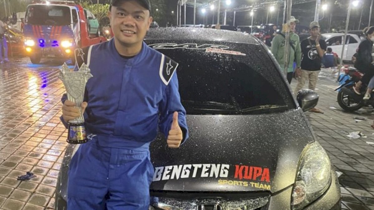 Pembalap Benteng Kupa Sport IMI Sulsel Sabet 2 Trofi Kerjurnas Drag Race Surabaya