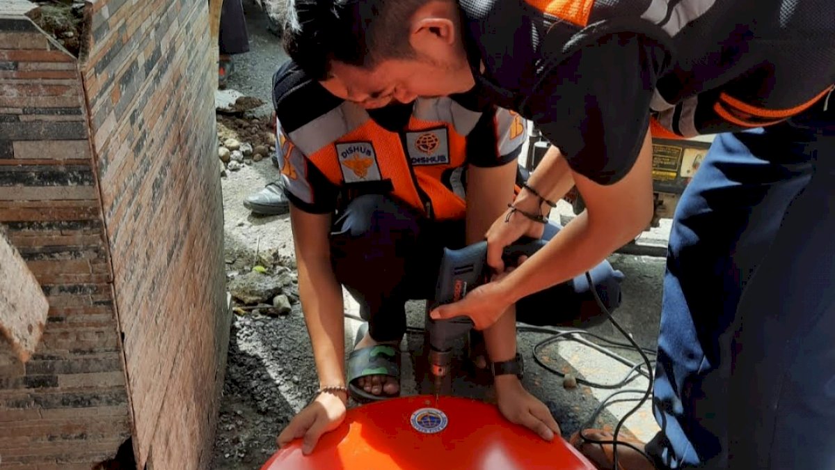 Dapat Laporan Warga, Kadishub Turunkan TRC Benahi Rambu Jalan yang Rusak