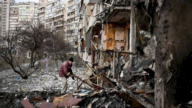 Ukraina terus mendapat dukungan dari berbagai negara, dan masuk dalam daftar "musuh" Rusia (Kompas)