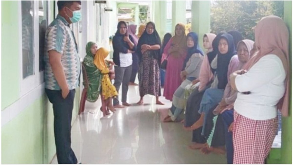 Di tengah Kegiatan, Ketua DPRD Luwu Timur Edukasi Masyarakat Tentang Manfaat Vaksinasi COVID-19