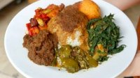 Nasi Padang Enaknya Makan Pakai Tangan Atau Sendok? Ini Kata Pakar Kuliner Minang