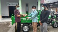 Peduli Lingkungan, PT Vale Serahkan Motor Sampah kepada Warga Dompala