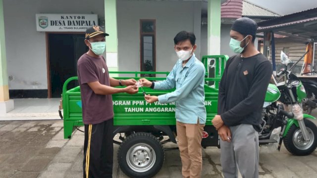 PT Vale serahkan motor sampah kepada warga Desa Dompala Kecamatan Morowali, Sulawesi Tengah (dok. PT Vale)