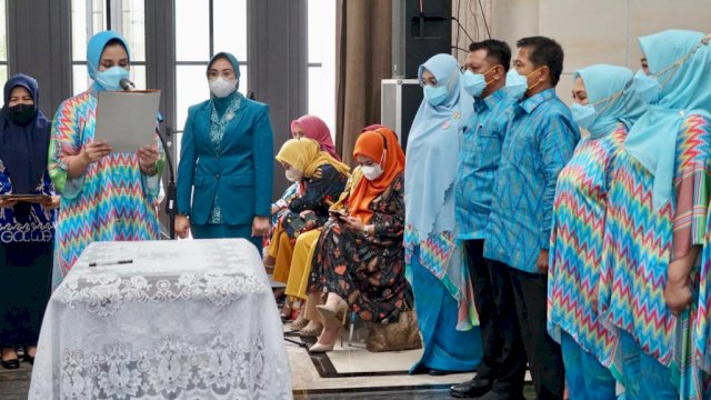 Pelantikan pengurus Dekranasda Kabupaten Gowa oleh Ketua Dekranasda Kabupaten Gowa, Priska Paramitha Adnan (dok. Pemkab Gowa)