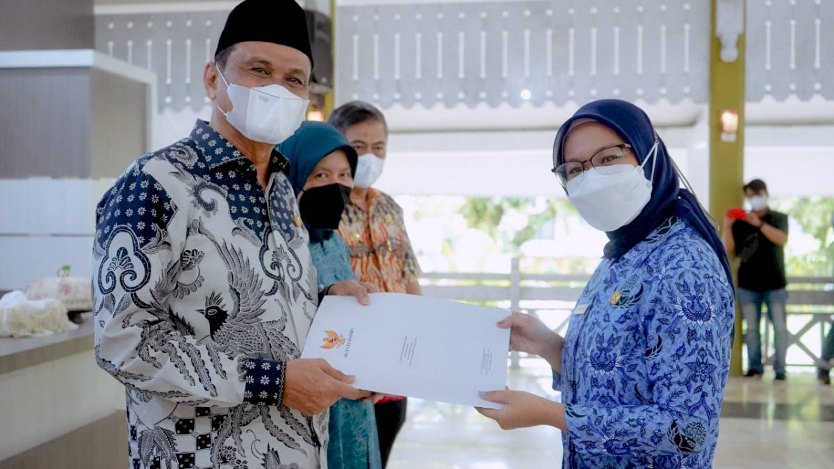 Bupati Barru Serahkan 38 SK CPNS Tenaga Kesehatan dan Teknis