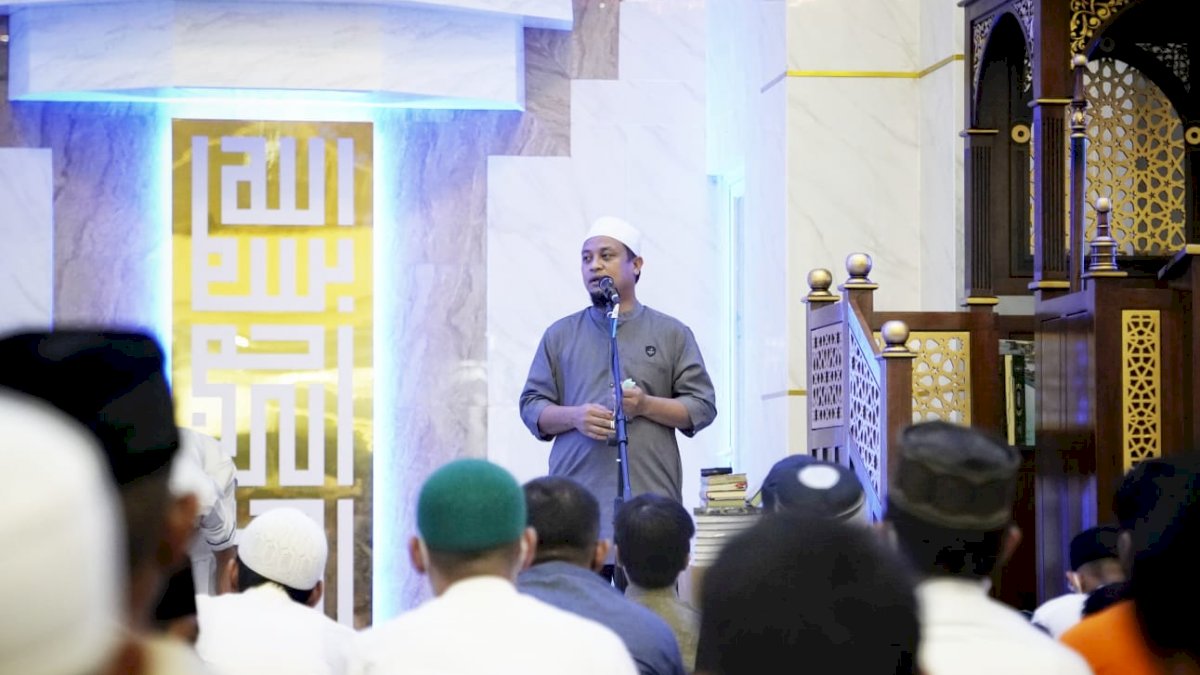 Tarawih Berjemaah di Masjid 99 Kubah, Gubernur: Mari Perbanyak Ibadah
