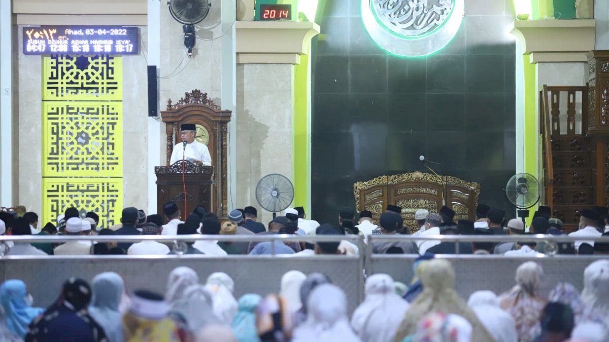 Taufan Pawe Ajak Masyarakat Perbanyak Amalia Ramadhan