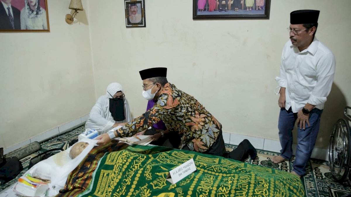 Wali Kota Danny Pomanto Melayat Kerumah Duka Ayahanda Sekda Kota Makassar.