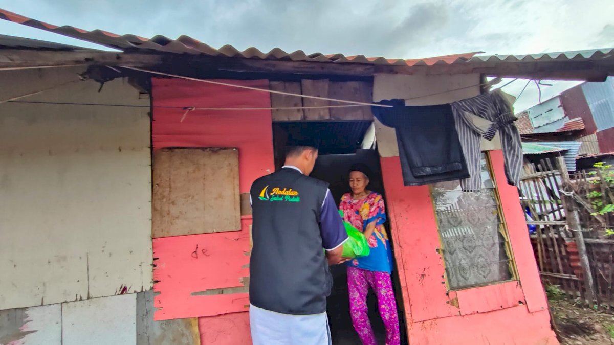 Andi Sudirman Kirim Seribu Paket Sembako ke Warga Kurang Mampu