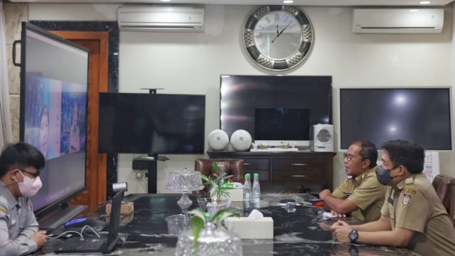 Wali Kota Makassar, Ramdhan Pomanto (Danny Pomanto) melakukan pertemuan dengan Prof. Hariadi dari ITS Surabaya secara virtual, (Ist) 