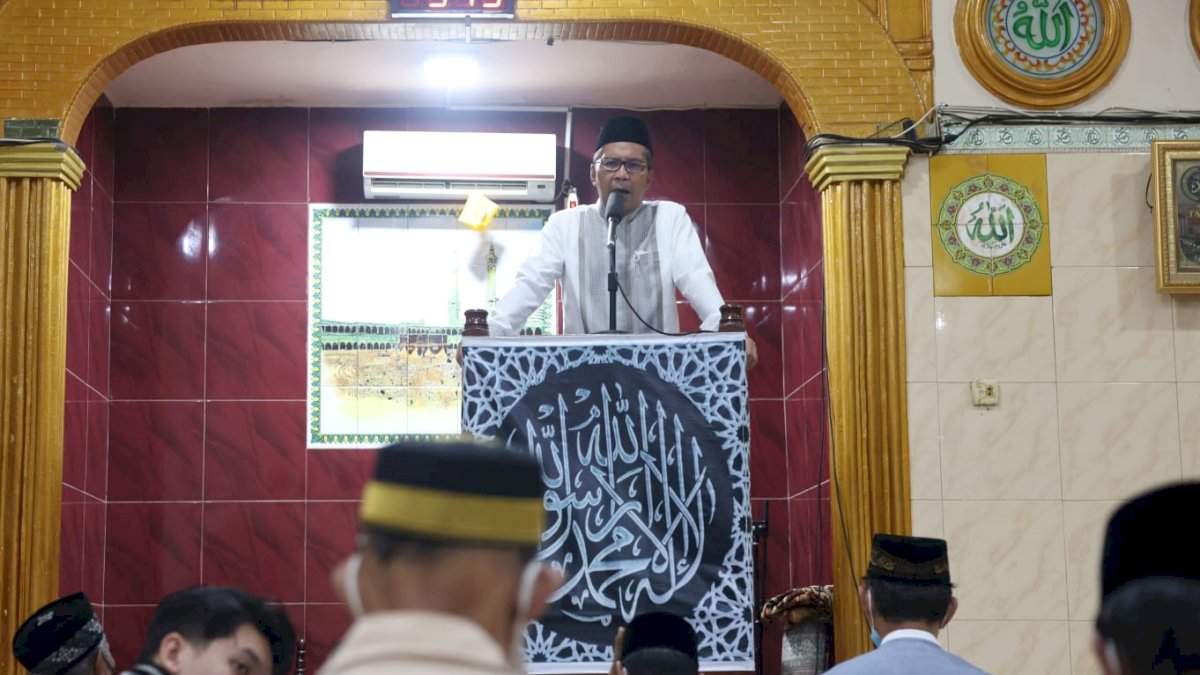 Shalat Subuh Berjamaah, Danny Gelorakan Semangat ‘Jagai Anakta’