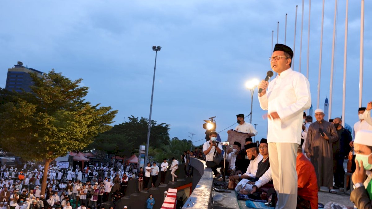 Shalat Subuh Berjamaah, Wali Kota Danny Tekankan Perlunya Edukasi Agama