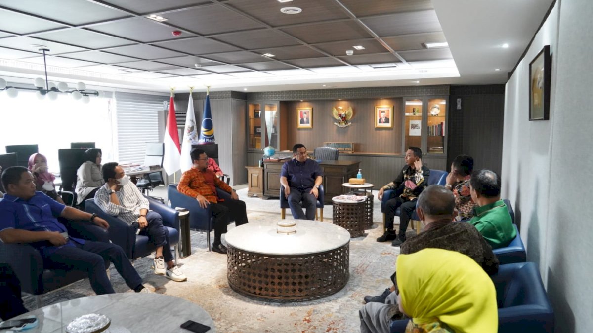 Syaharuddin Alrif dan Muzayyin Arif Serahkan Aspirasi Mahasiswa ke DPR RI