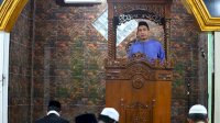 Rudianto Lallo Ingatkan Orang Tua Sekolahkan Anak saat Safari Ramadhan di Lakkang